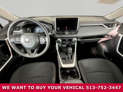Used 2023 Toyota RAV4 LE AWD/4WD image 7