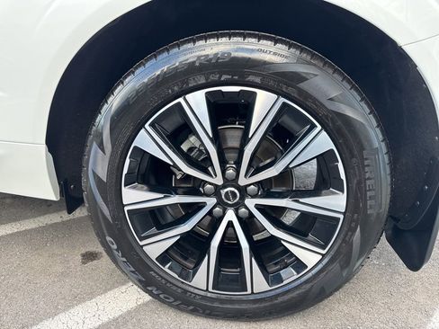 Used 2024 Volvo XC60 B5 Plus image 28
