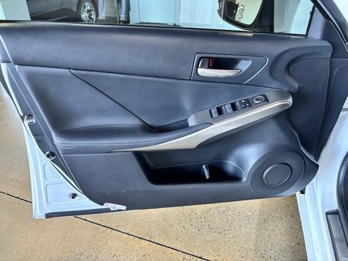 Used 2017 Lexus IS 200t image 12