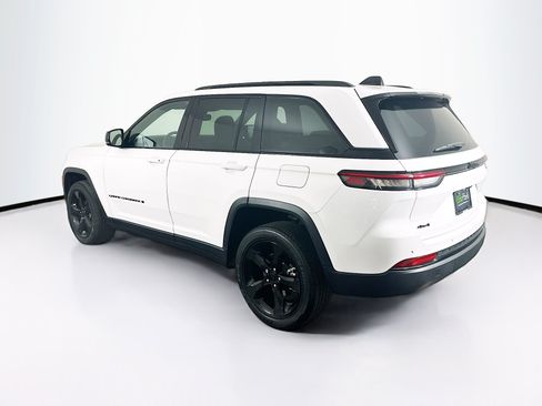 Used 2023 Jeep Grand Cherokee Altitude AWD/4WD image 5