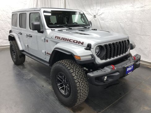 Certified 2024 Jeep Wrangler Unlimited Rubicon image 3