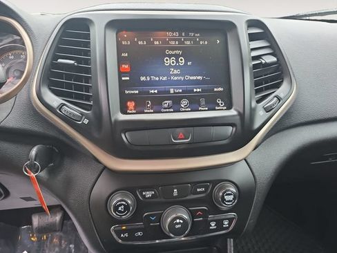 Used 2014 Jeep Cherokee Latitude w/ Cold Weather Group FWD image 10