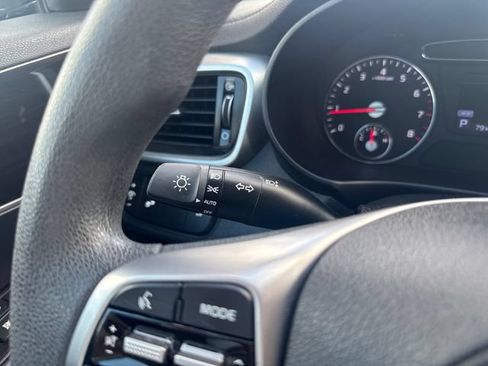 Used 2019 Kia Sorento FWD image 16