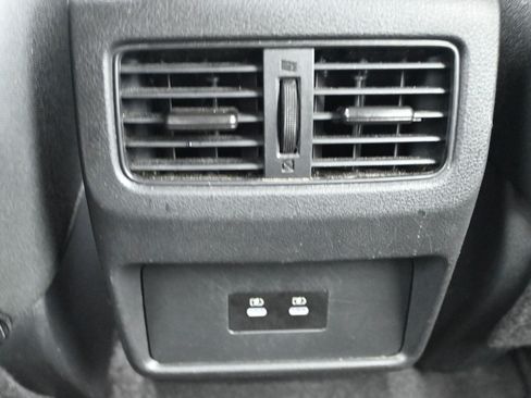 Used 2025 Nissan Rogue SV AWD/4WD image 13