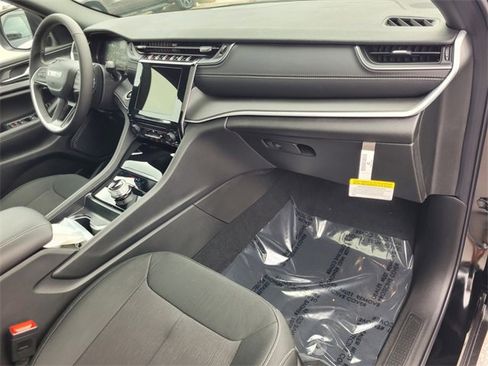 New 2025 Jeep Grand Cherokee Laredo X image 15