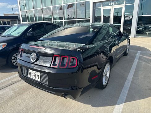 Used 2014 Ford Mustang Coupe RWD image 6