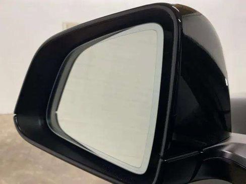 Used 2023 Tesla Model Y Performance image 94