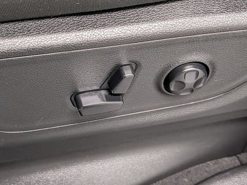 Used 2019 RAM 1500 Big Horn AWD/4WD image 11