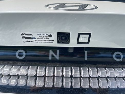 New 2025 Hyundai Ioniq 6 SE image 12