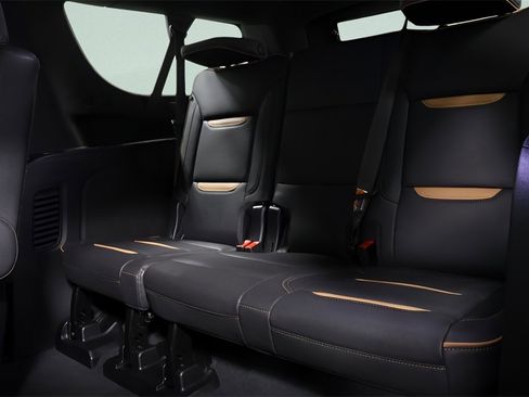 Used 2024 GMC Yukon XL AT4 w/ Technology Package image 29