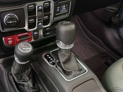 Used 2025 Jeep Gladiator Mojave w/ Convenience Group AWD/4WD image 19