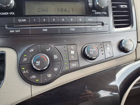 Used 2012 Toyota Sienna FWD image 6