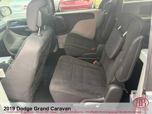 Used 2019 Dodge Grand Caravan SE w/ UConnect Hands-Free Group image 11