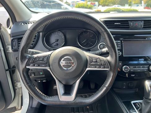 Used 2017 Nissan Rogue Sport SL w/ SL Premium Package image 17