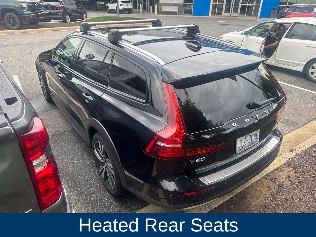 Used 2023 Volvo V60 B5 Cross Country Plus w/ Climate Package AWD/4WD image 9