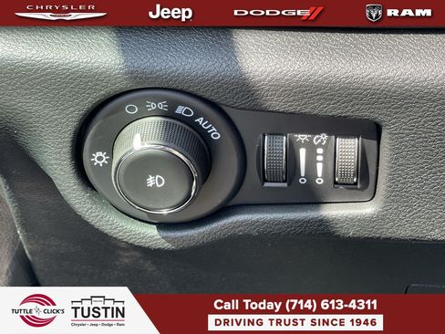 New 2026 Chrysler Pacifica Select FWD image 23