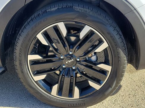 Used 2024 Kia Telluride SX w/ Towing Package image 7