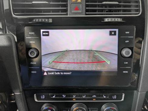 Used 2017 Volkswagen Golf R 4-Door image 28