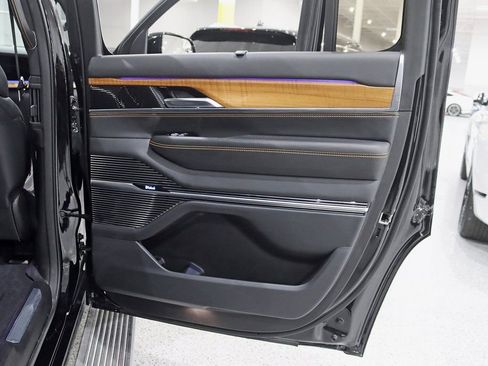 Used 2024 Jeep Grand Wagoneer Series III image 42