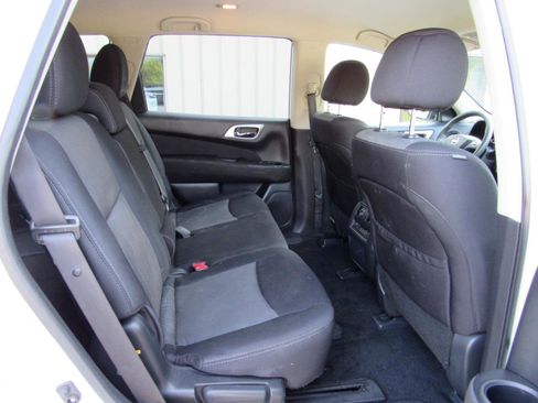 Used 2017 Nissan Pathfinder S FWD image 7