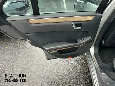 Used 2010 Mercedes-Benz E 350 4MATIC Sedan image 17
