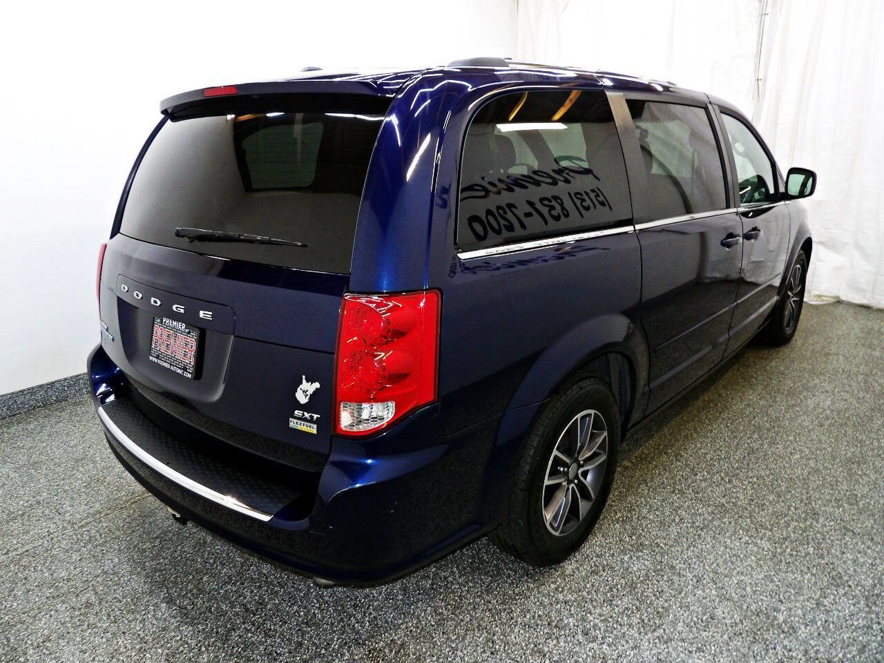 Used 2017 Dodge Grand Caravan SXT FWD image 6