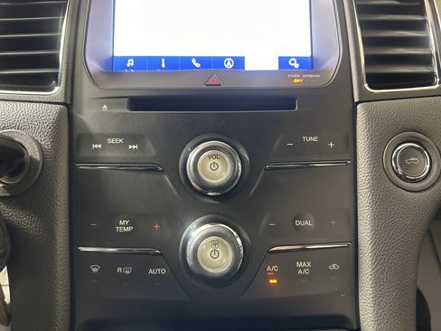 Used 2013 Ford Taurus SEL FWD image 20