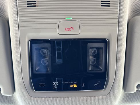 Used 2024 Volkswagen Atlas SE image 16