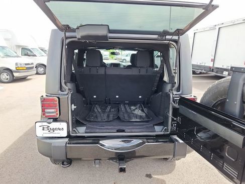Used 2018 Jeep Wrangler Unlimited Sahara AWD/4WD image 29