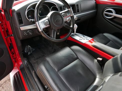 Used 2004 Chevrolet SSR RWD image 11