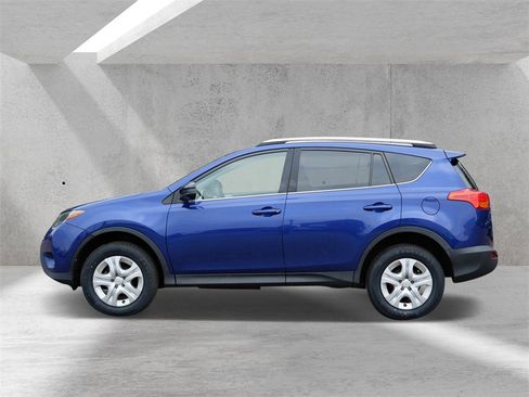 Used 2015 Toyota RAV4 LE image 5
