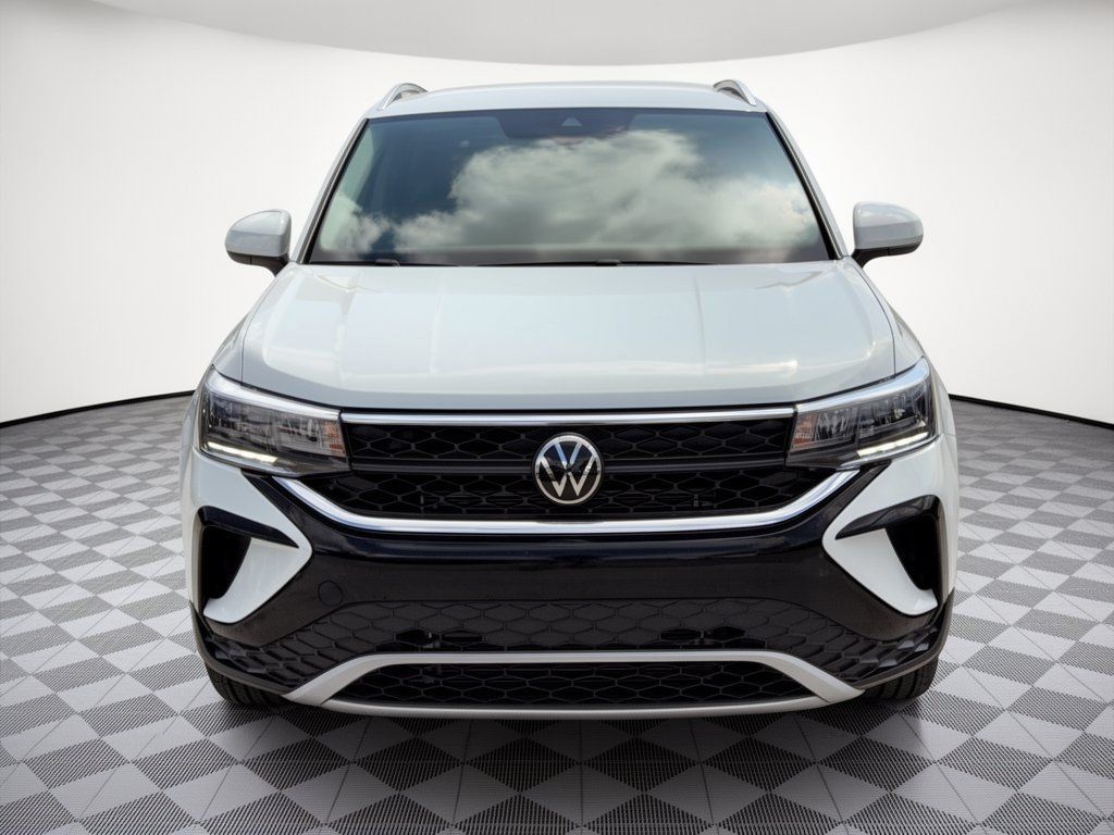 Used 2023 Volkswagen Taos SE FWD image 6