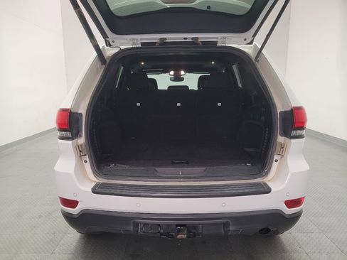 Used 2017 Jeep Grand Cherokee Laredo AWD/4WD image 29
