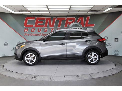 Used 2020 Nissan Kicks S FWD image 3