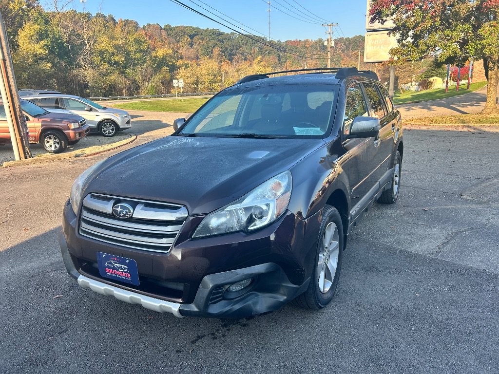 Used 2013 Subaru Outback 2.5i Limited AWD/4WD image 1
