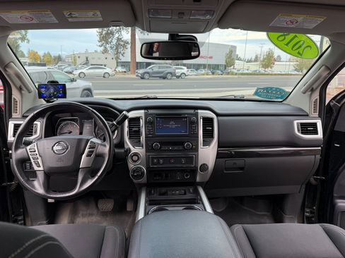 Used 2018 Nissan Titan SV w/ SV Convenience Package image 16