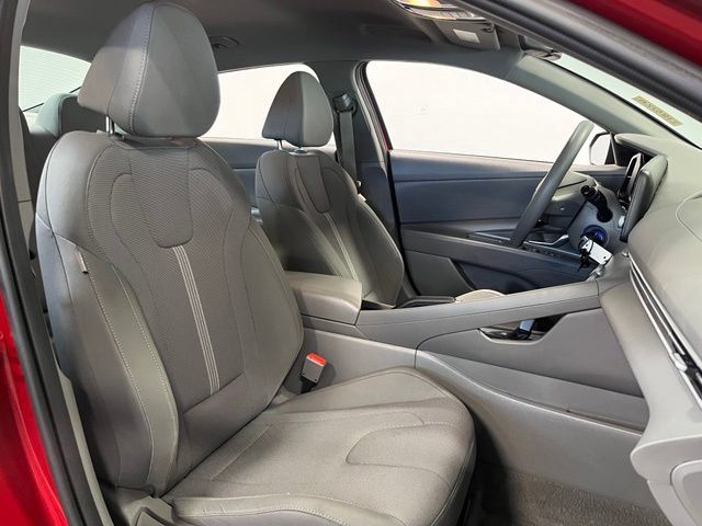 Used 2023 Hyundai Elantra SE FWD image 10