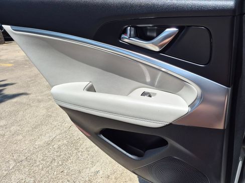 Used 2025 Genesis G70 2.5T RWD image 28