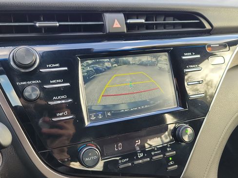 Used 2018 Toyota Camry SE w/ Convenience Package image 32