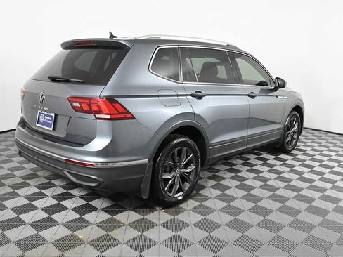 Certified 2022 Volkswagen Tiguan SE w/ Panoramic Sunroof Package FWD image 8
