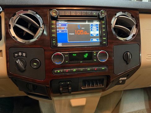 Used 2009 Ford F250 Lariat image 44