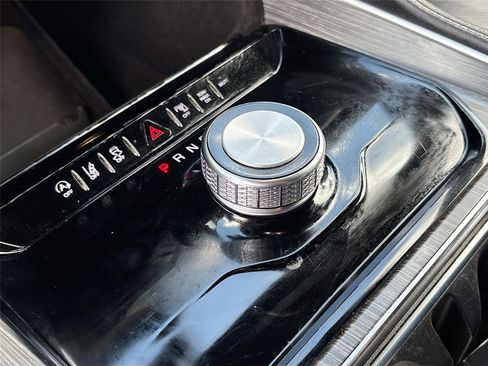 Used 2024 Jeep Wagoneer L Series II RWD image 17