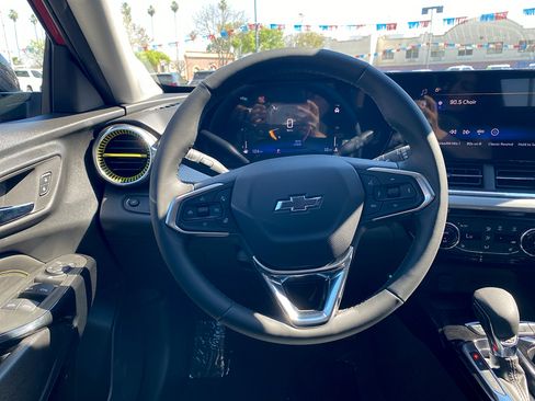 New 2026 Chevrolet Trax LT w/ Sunroof Package FWD image 3