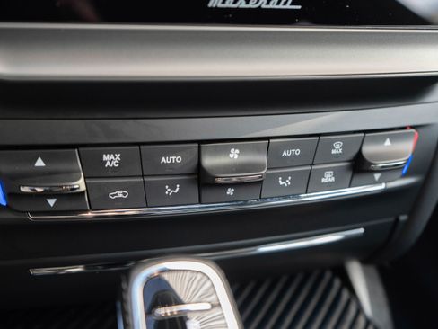 Used 2022 Maserati Ghibli Trofeo image 23