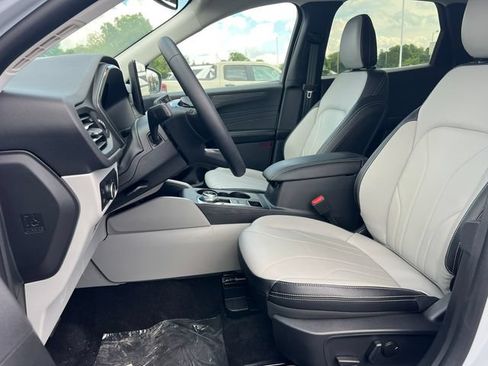 New 2025 Ford Escape SE w/ PHEV Premium Package FWD image 4
