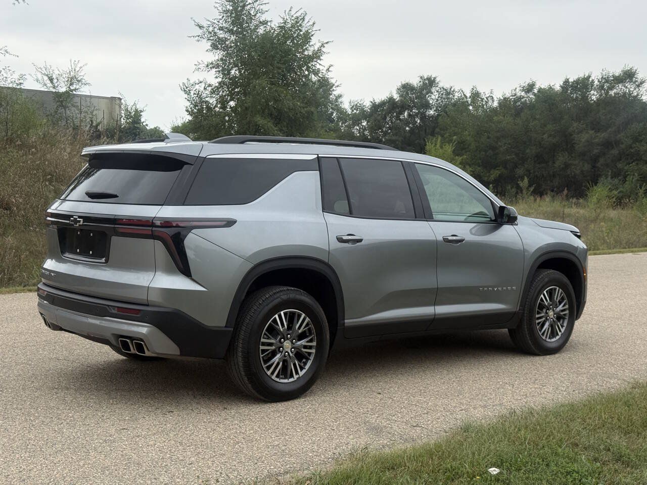 Used 2026 Chevrolet Traverse LT w/ LPO, Floor Liner Package AWD/4WD image 6