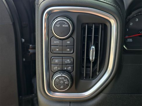 Used 2022 Chevrolet Silverado 1500 RST image 18