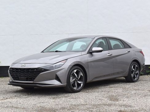 Used 2023 Hyundai Elantra SEL w/ Convenience Package FWD image 8