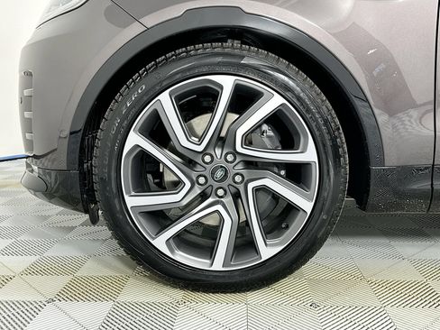 Used 2025 Land Rover Discovery Dynamic SE AWD/4WD image 9