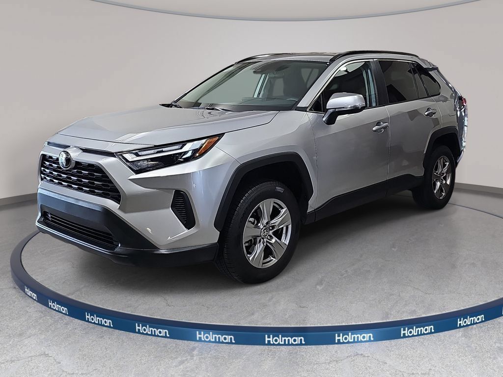 Used 2025 Toyota RAV4 XLE AWD/4WD image 1